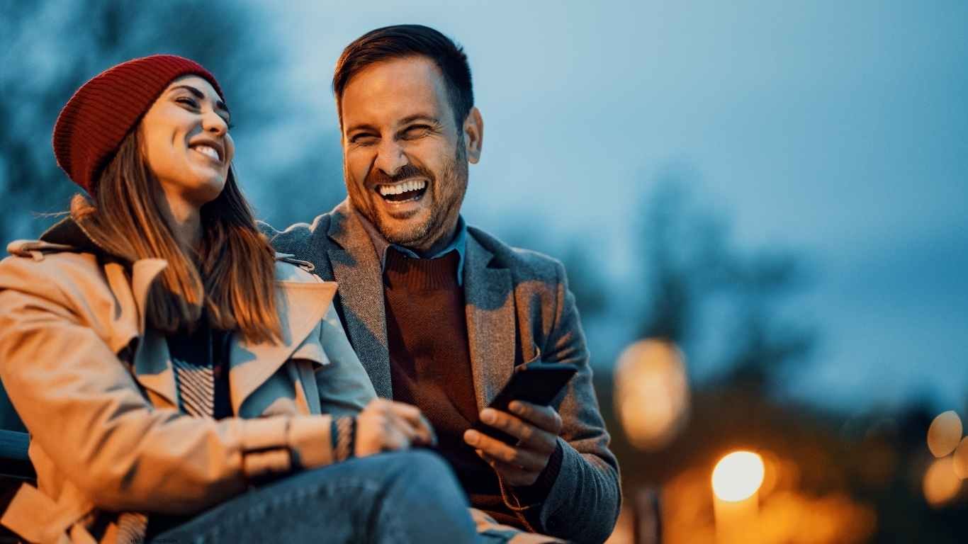 6 Feminine Habits That Make Him Think About You When You’re Not There